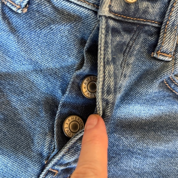 American Eagle Outfitters Light Blue Denim Jeans, Tomgirl fit size 4 - Picture 3 of 8